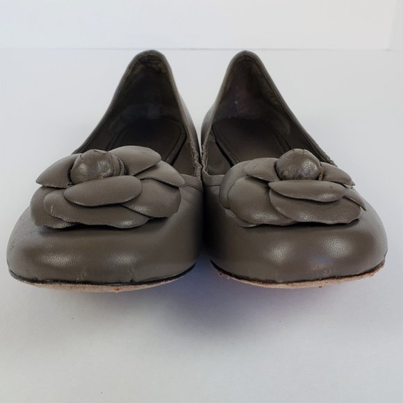Saks Fifth Taupe Leather Flats w/Leather Flower, 9M - Picture 3 of 11